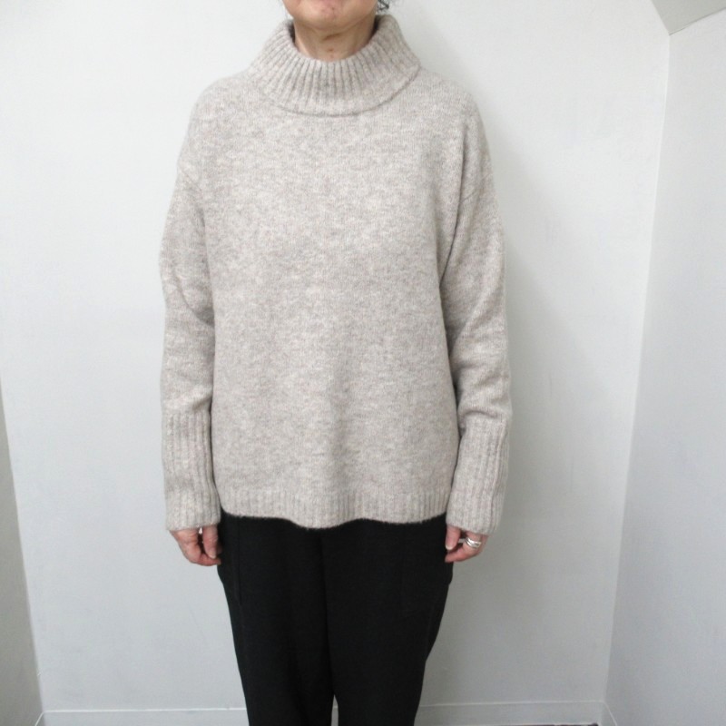 mao made ハイネックAラインバックスリットプルオーバー / O.BE10